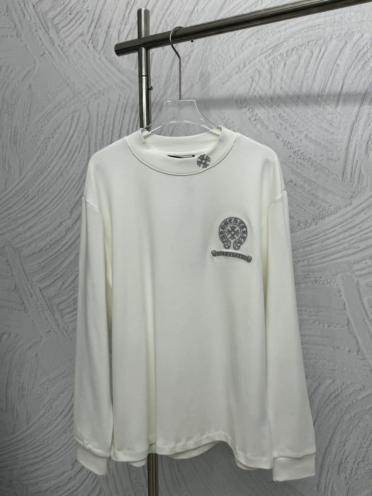 P310 Chrome Hearts high-neck velvet long-sleeved bottoming shirt. The fabric is soft. Made of imported high-density double-sided stretch cotton fabric. Same style for men and women. Full details. Original pattern. Size: S M L XL 2XL. Color: black white.